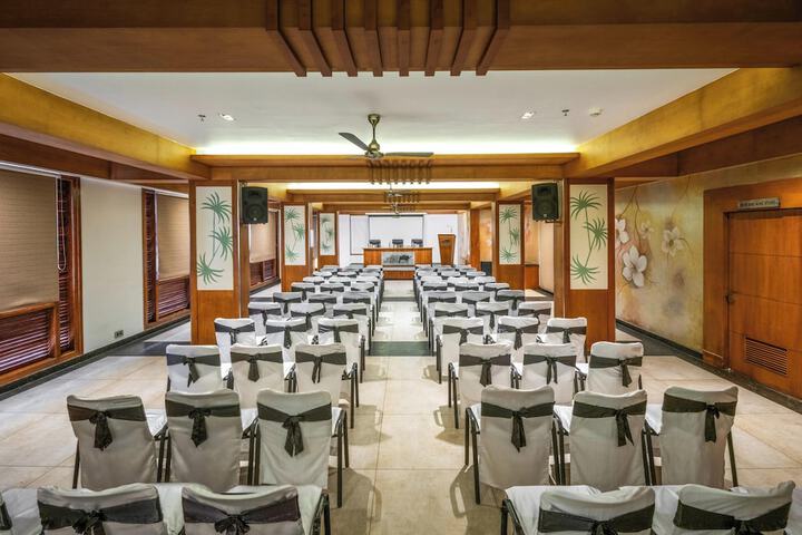 Ballroom/Hall 112 of 126