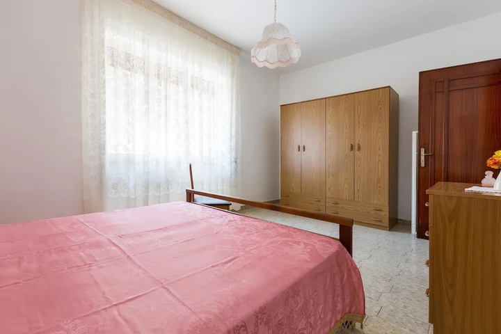Room 4 of 11