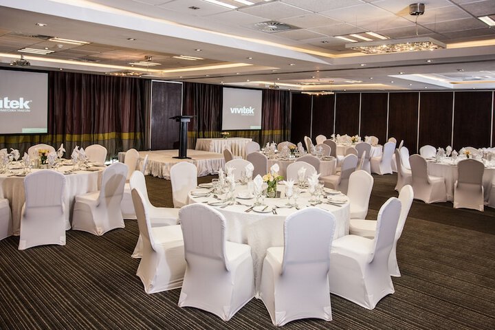 Ballroom/Hall 53 of 79