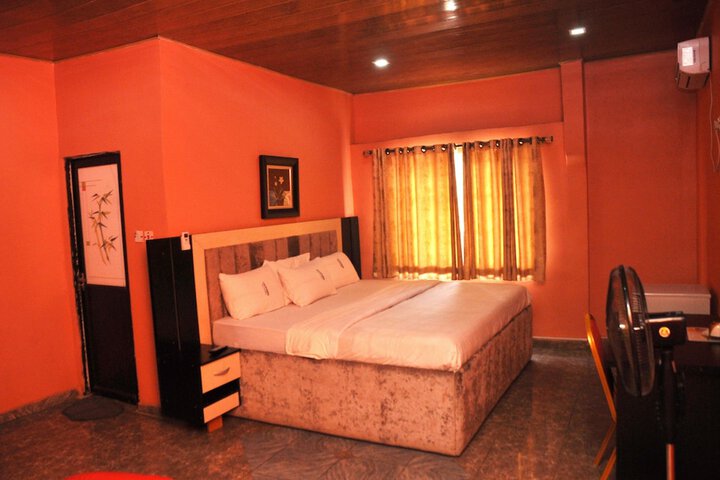Room 12 of 14