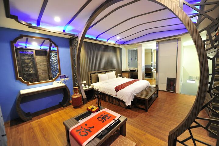 Room 3 of 12