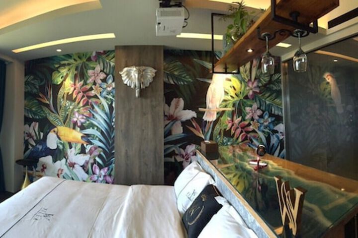 Room 5 of 147