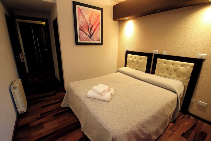 Room 2 of 38