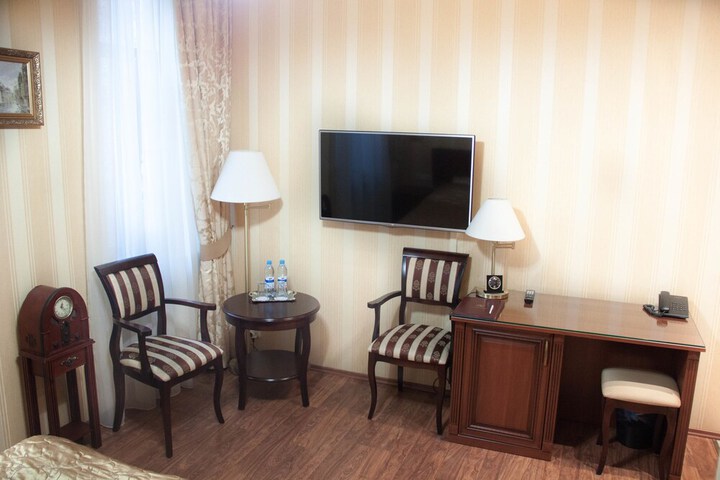 Room 9 of 36