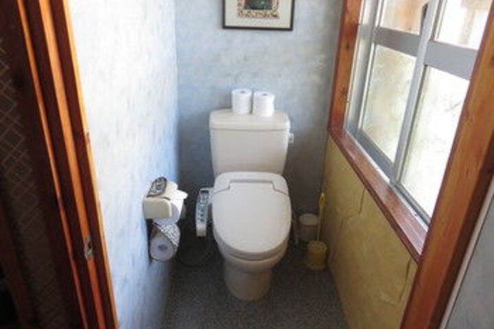 Room 17 of 28