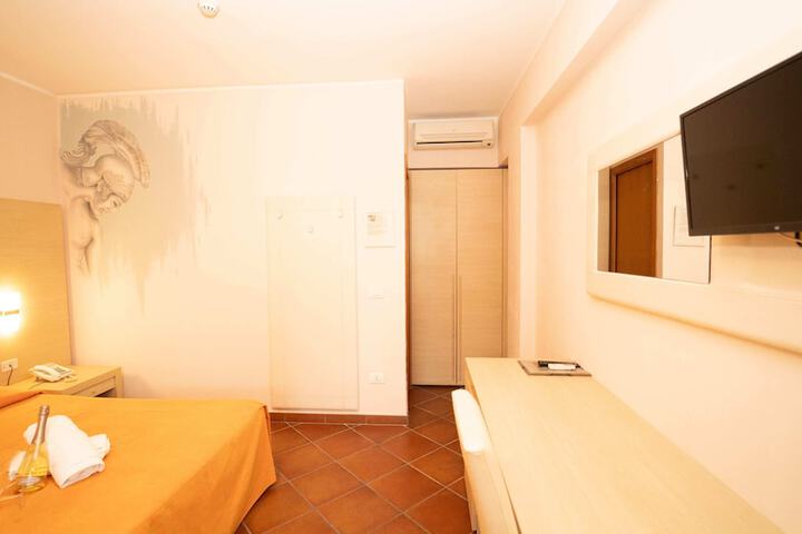 Room 5 of 26