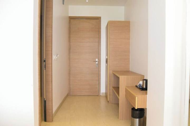 Room 6 of 12