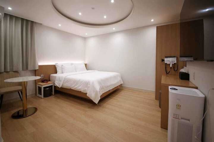 Room 9 of 53