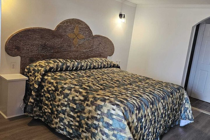 Room 6 of 18