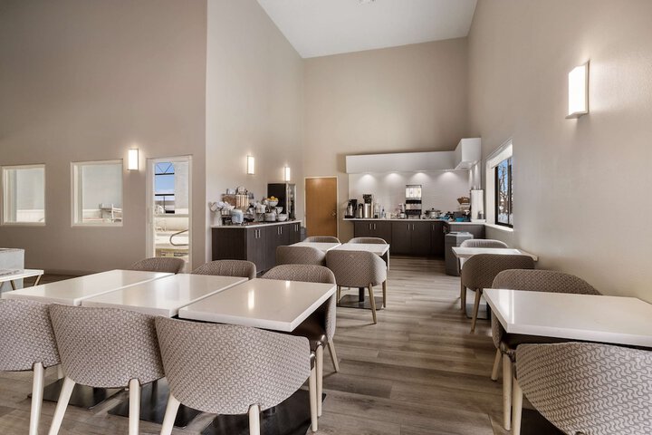 Breakfast/Coffee Service 22 of 28