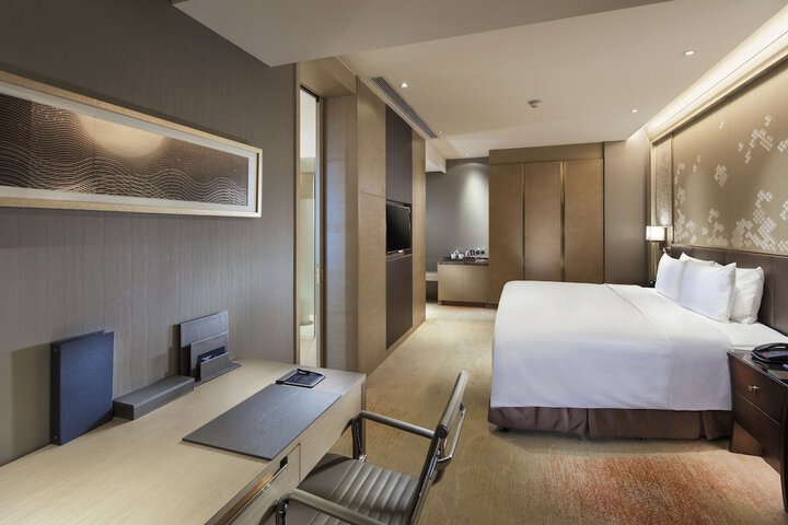 Room 32 of 96
