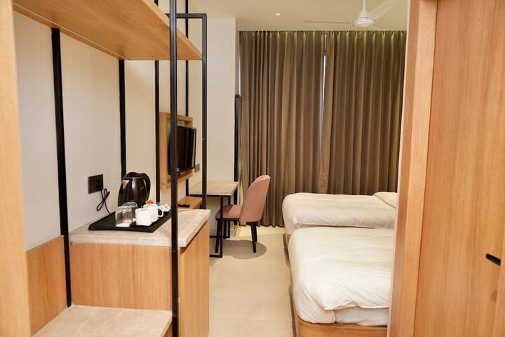 Room 10 of 31
