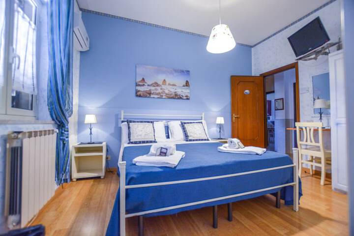 Room 2 of 44