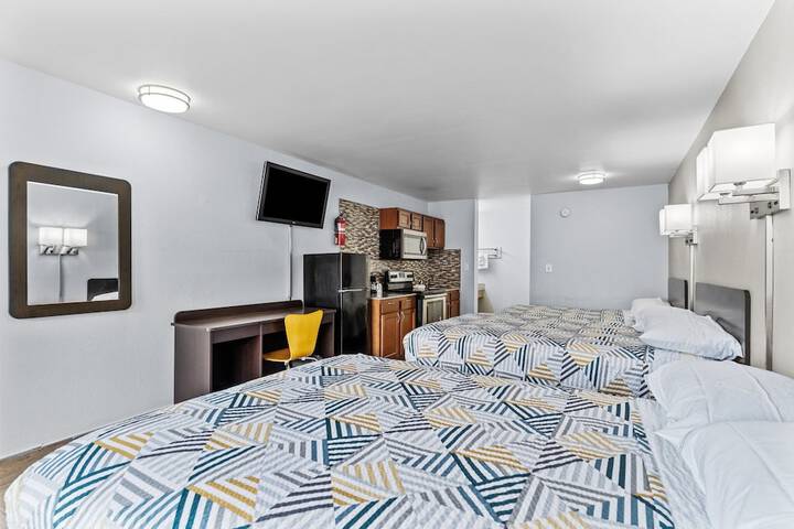 1 Queen Bed Kitchen (17 of 30)