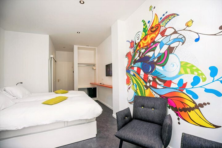 Room 4 of 42