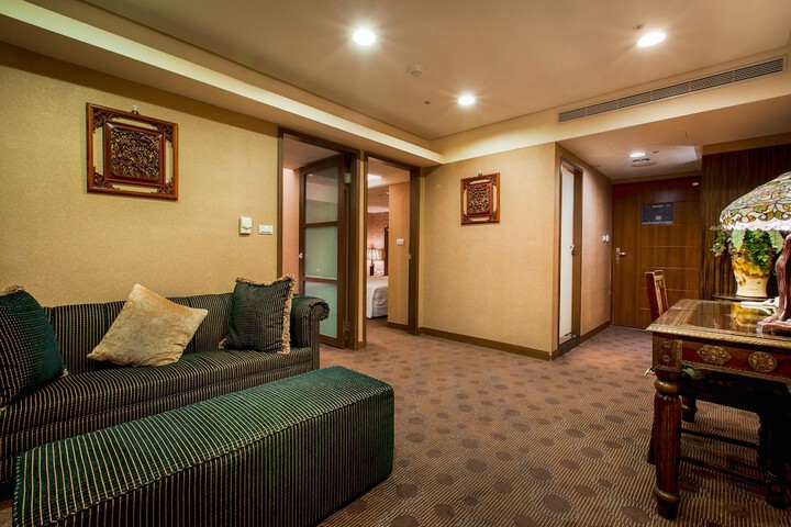 Room 21 of 38