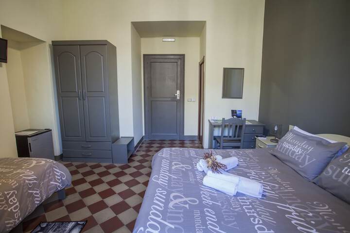Room 17 of 35