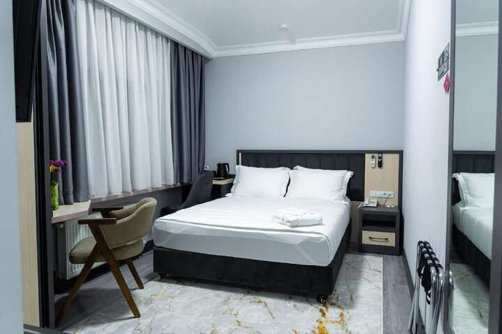 Room 17 of 48