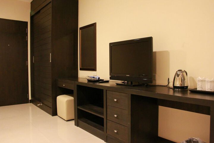 Room 9 of 28