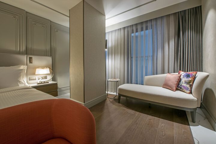 Room 28 of 194