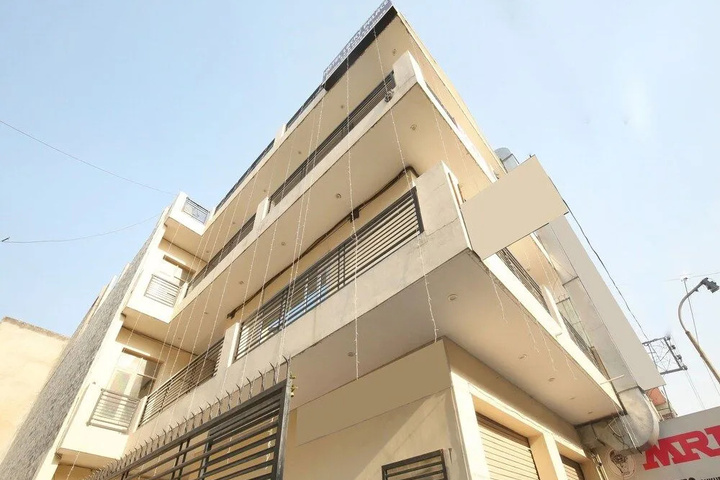 OYO 13007 Humble Residency