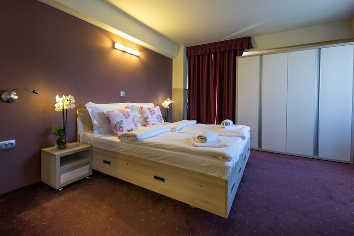 Room 15 of 38