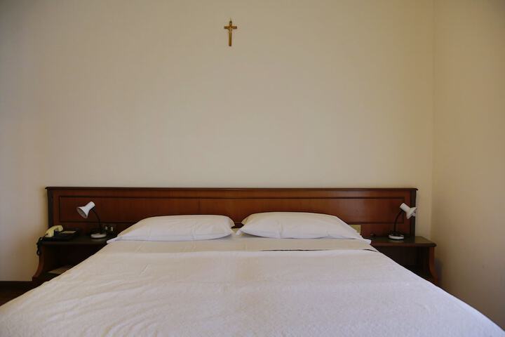 Room 7 of 48