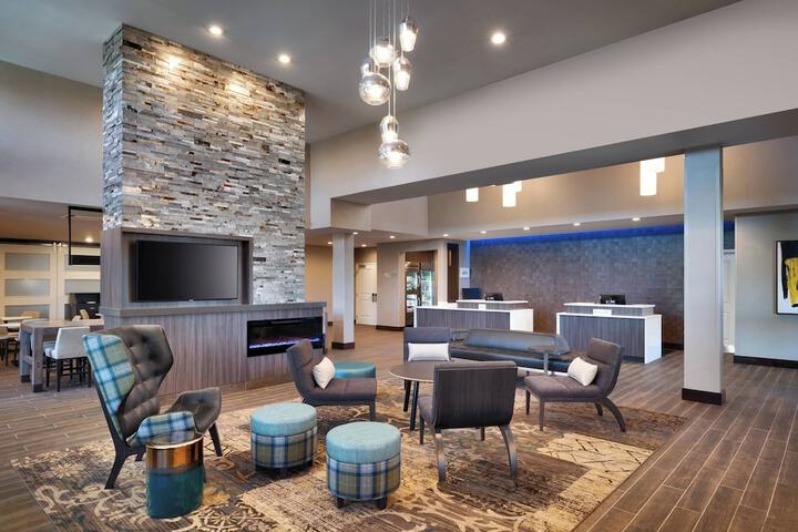 Lobby lounge
