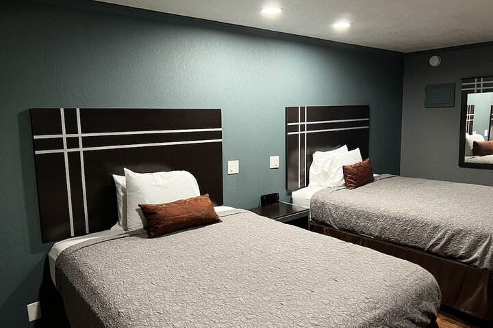 Standard Room, King or Two Doubles (3 of 6)