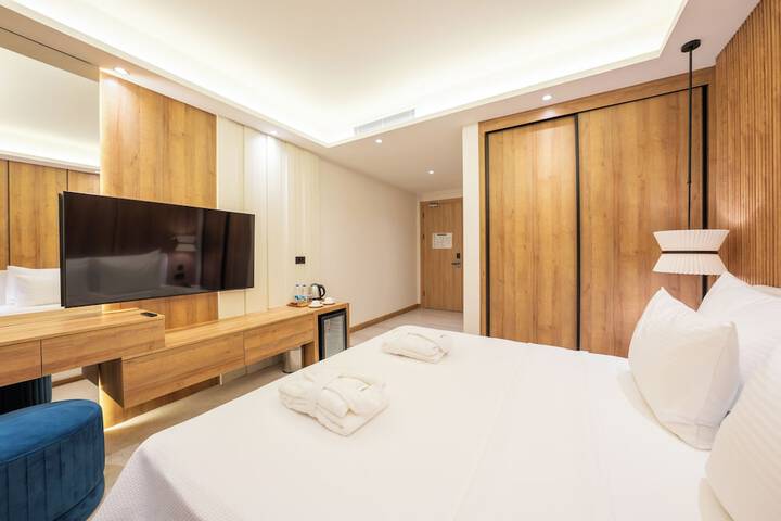 Room 15 of 37