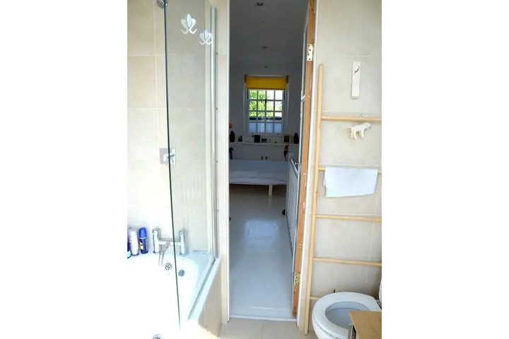 Room 9 of 19