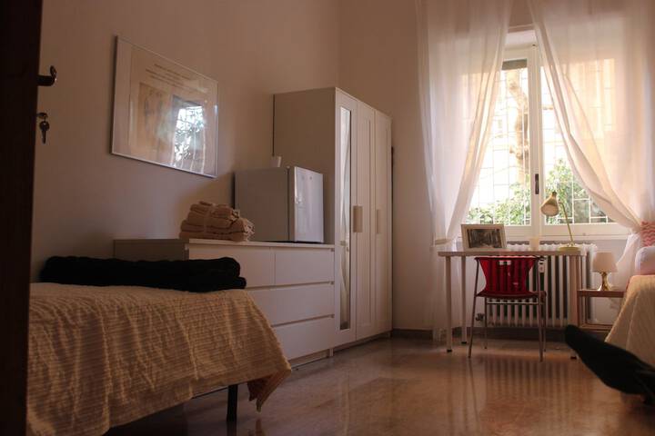Room 16 of 40