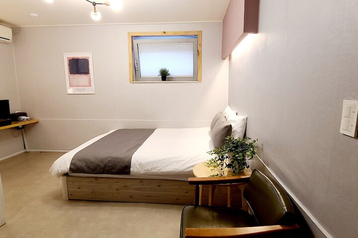 Room 28 of 84