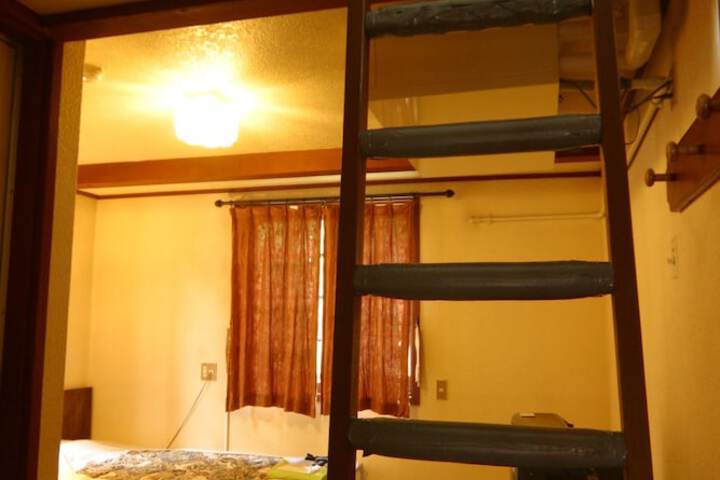 Room 17 of 40