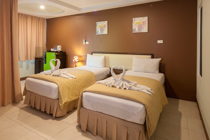 Room 15 of 36