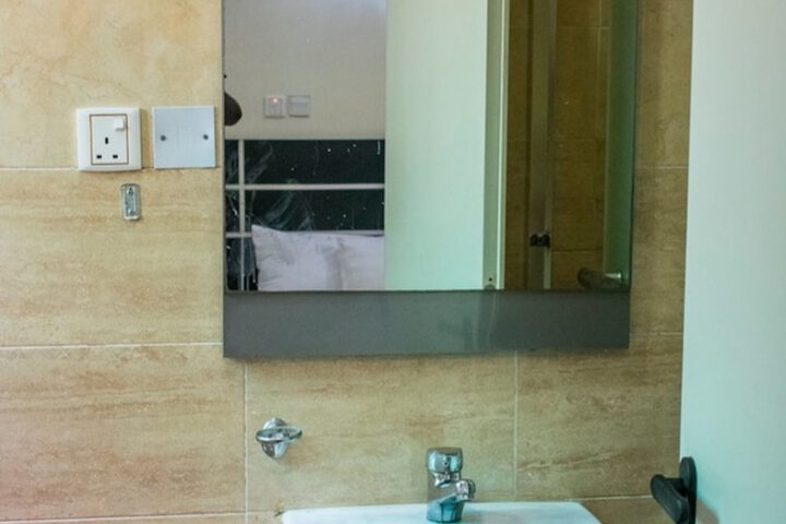 Room 9 of 32