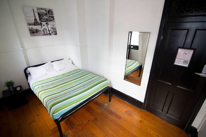 Room 16 of 37