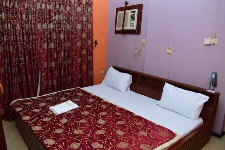 Room 9 of 12