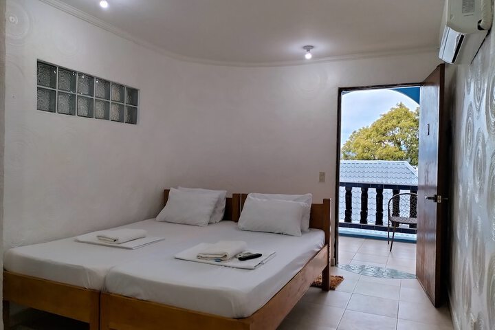 Room 4 of 32