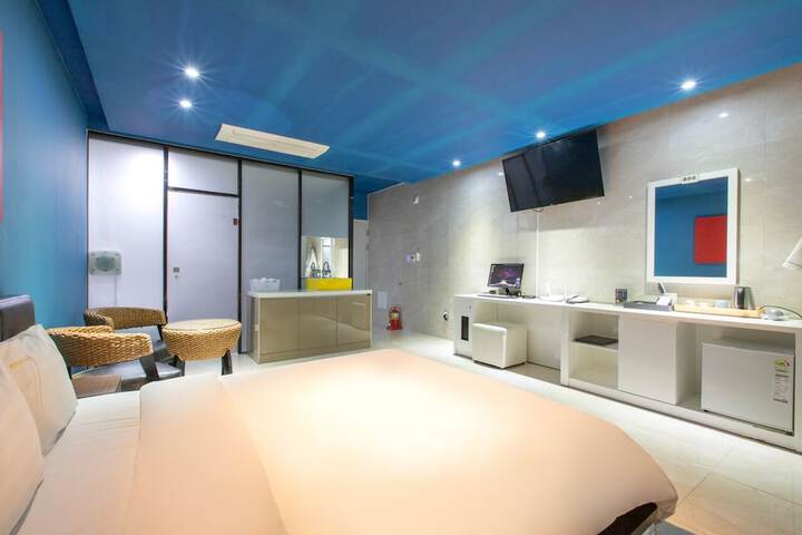 Room 6 of 40