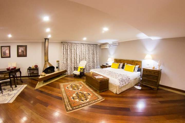 Room 8 of 104