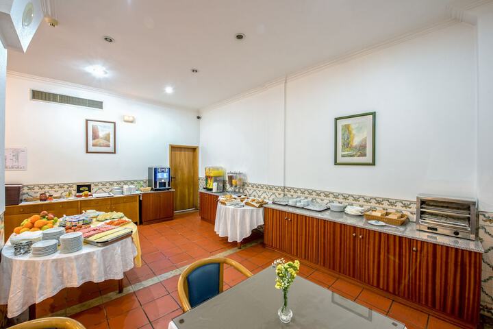 Breakfast area