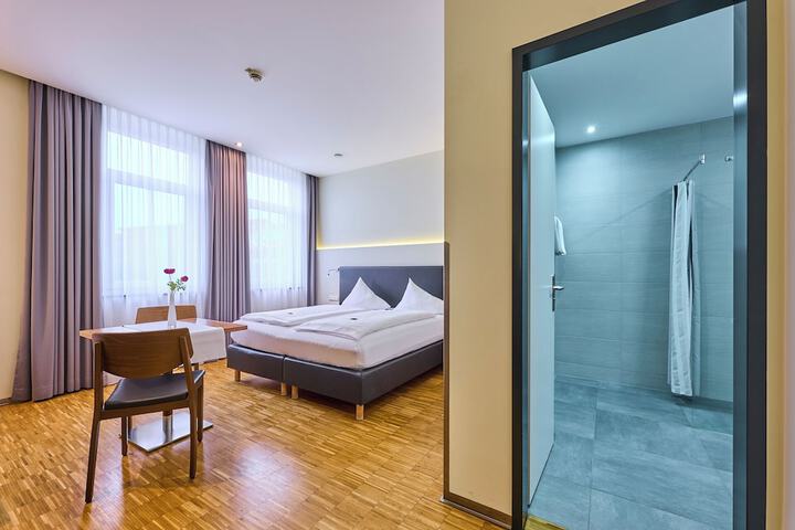 Room 10 of 33