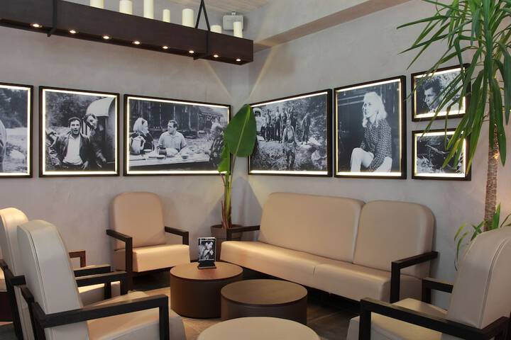 Lounge 58 of 71
