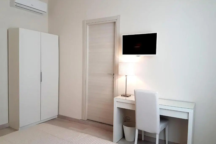 Room 8 of 15