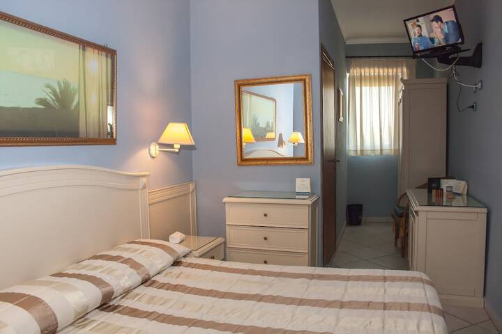 Room 15 of 52