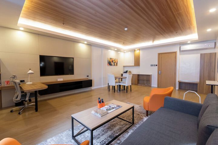 Room 14 of 36