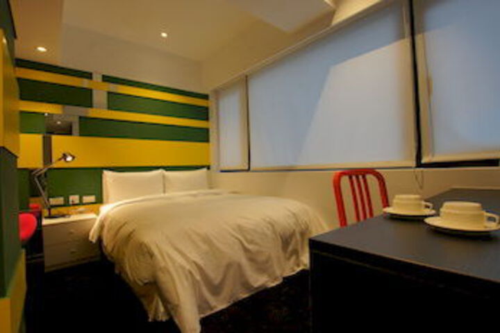 Room 33 of 65
