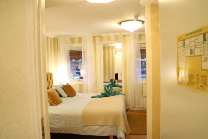 Room 28 of 334