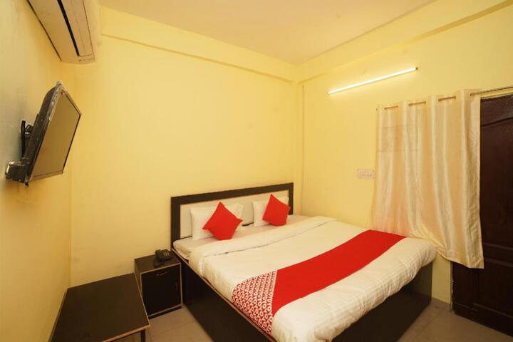 Hotel O Paras Guest House & Restaurant